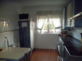 Adosado 187 m2, 4 plantas, cocina amueblada, salón-comedor, 3 dormitorios, 2 baños y aseo; bajo cubierta acondicionado con chimene photo 0