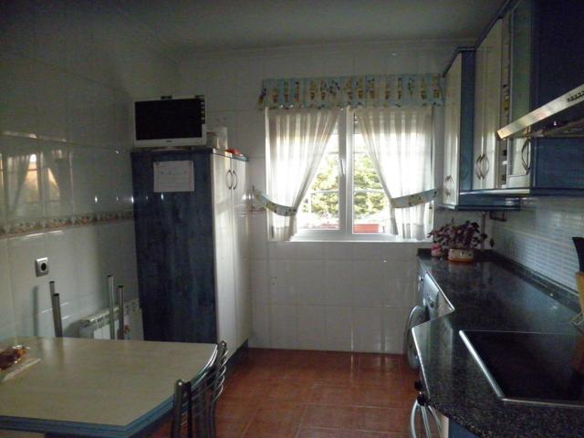 Adosado 187 m2, 4 plantas, cocina amueblada, salón-comedor, 3 dormitorios, 2 baños y aseo; bajo cubierta acondicionado con chimene photo 0