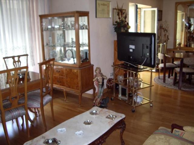 Piso 148 m2, 3 dormitorios, salón-comedor, cocina con office, baño y aseo. 2 terrazas. Garaje photo 0