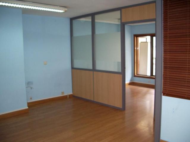 Oficina 52 m2, 2 despachos, hall. Baños comunes photo 0