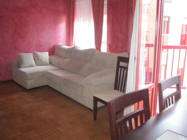 Apartamento 60 m2, 2 dormitorios, cocina equipada, salón-comedor, 2 baños. Terraza. Trastero. Zona parking particular locales edif photo 0