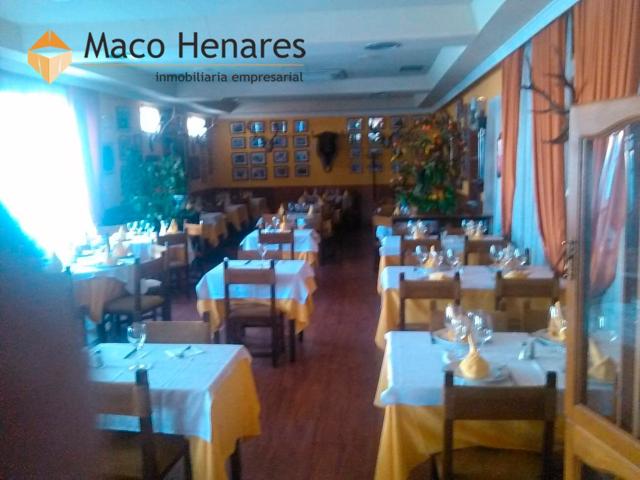 Bar restaurante de 500 m2 en pleno funcionamiento, listo para entrar a trabajar. Dividido en 2 plantas, de 250 m2 cada planta, en parcela de 660 m2, con patio ideal para terraza; con barra y cocina totalmente equipada, varios salones, 4 baños, vestuarios  photo 0