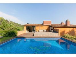 Casa en Matadepera, la elegancia combinada con hermosas vistas. photo 0