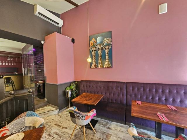 Local en traspaso en Centre photo 0