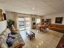 Piso en venta en El Poblenou photo 0