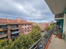 Piso en venta en El Poblenou photo 0