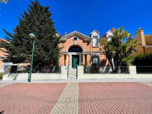 CHALET A LA VENTA EN URBANIZACIÓN FUENTE BERROCAL photo 0