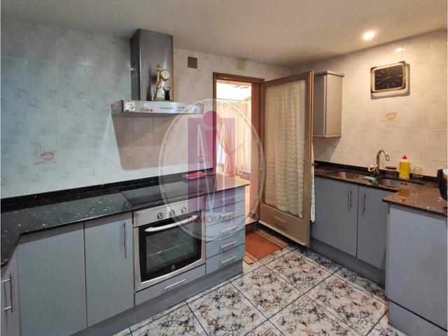 Piso en venta en Cornellà de Llobregat photo 0