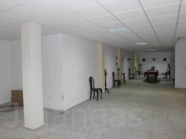 Local comercial en venta en Lucena photo 0