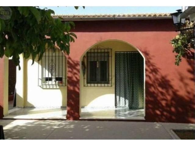 Chalet en venta en Lucena photo 0