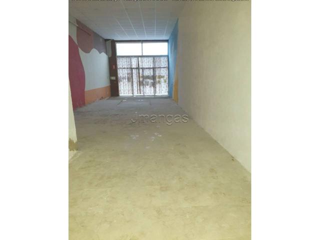 Nave comercial en venta en Lucena photo 0