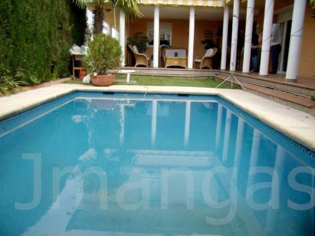 Venta de villa en Lucena photo 0