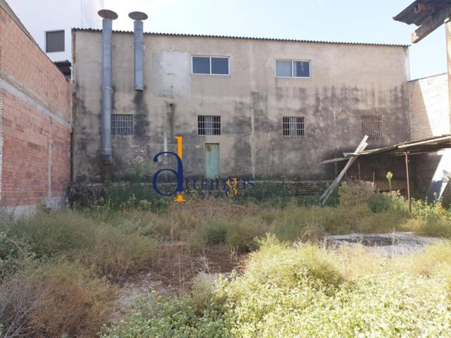 Parcela con nave en venta en Lucena photo 0