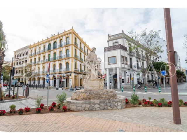 Piso en venta en Dalt Vila-La Marina photo 0