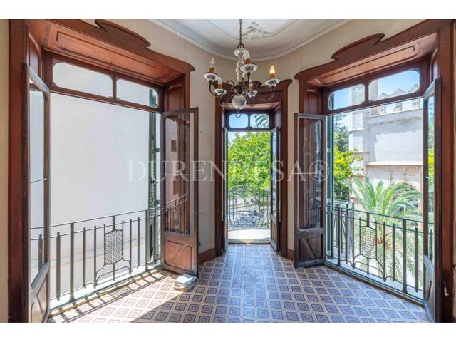 Piso con historia y vistas al mar en edificio modernista frente a La Lonja. photo 0
