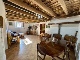 Casa con grandes posibilidades en el centro photo 0