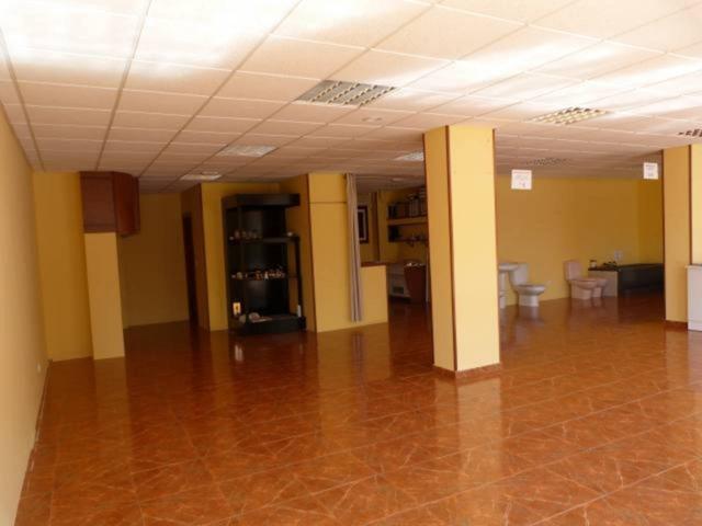 Ref.2305: LOCAL COMERCIAL DE 120 M2 EN ALQUILER photo 0