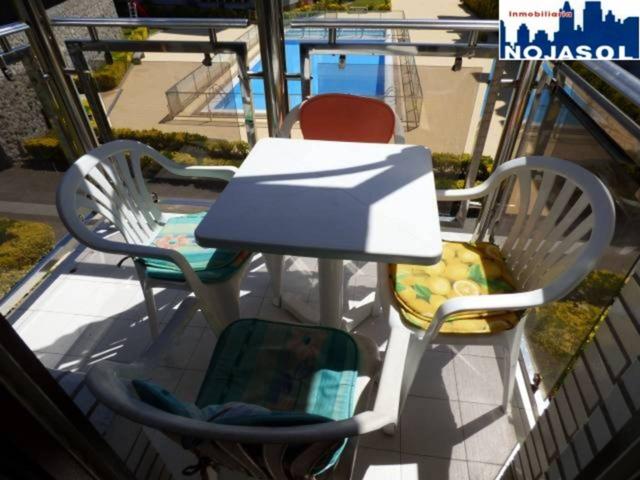 Ref.2374- ALQUILER DESDE SEPTIEMBRE A JUNIO ( NO ALQUILER ANUAL ) Bonito apartamento en urbanización privada con piscina photo 0