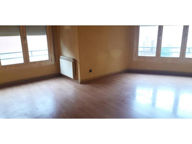 Piso en venta en Castellar del Vallès photo 0