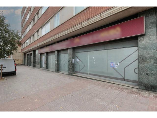 Local comercial en venta en Sabadell photo 0