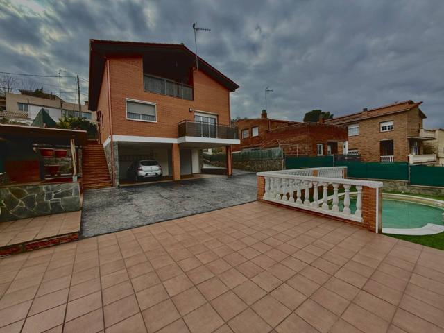 CASA SEMINUEVA EN CAN PALET DE VISTA ALEGRE CON  4 HABITACIONES,GRAN GARAJE Y PISCINA photo 0