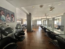 DESTACABLE Y PECULIAR LOCAL en VENTA o ALQUILER en Martorell. photo 0