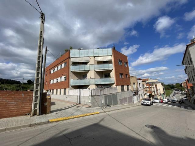PLANTA BAJA DE 3 HABITACIONES CON MUEBLES Y PLAZA DE PARKING EN EL ROC BLANC photo 0