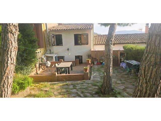 CASA EN EL PUEBLO DE VACARISSES ANTIGUA Y REFORMADA Y CON GRAN PATIO ARBOLADO photo 0