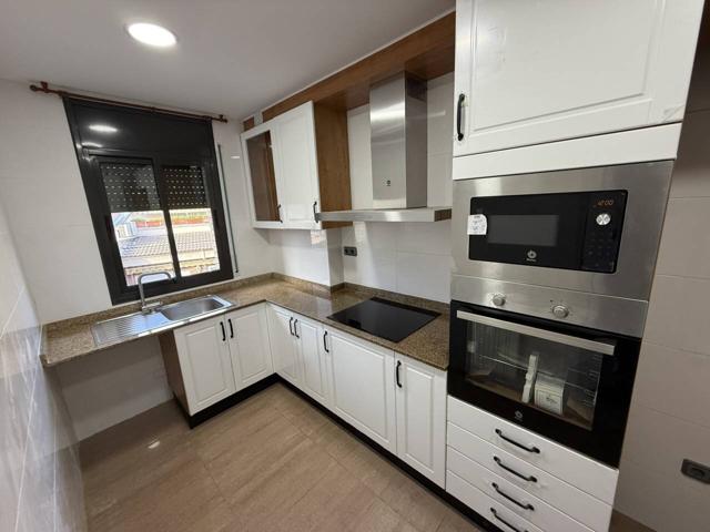 MAGNIFICO DUPLEX DE 3 HABITACIONES MAS ESTUDIO CON PARKING Y TRASTERO EN PERE PARRES photo 0