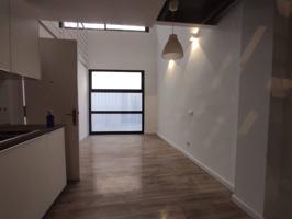 Duplex en alquiler en Sants-Badal photo 0