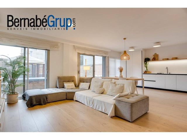 Exclusivo inmueble reformado, con terraza y garaje en zona Font Verda. photo 0