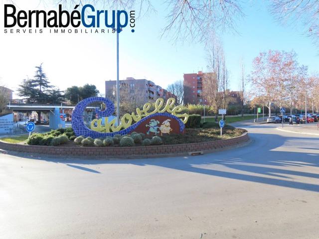 Piso en venta en Canovelles photo 0