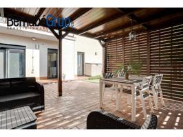 EXCLUSIVA PLANTA BAJA EN LA ZONA DEPORTIVA - Terraza 200m² photo 0