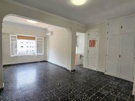 Piso en venta en Arrancapins(46007) photo 0
