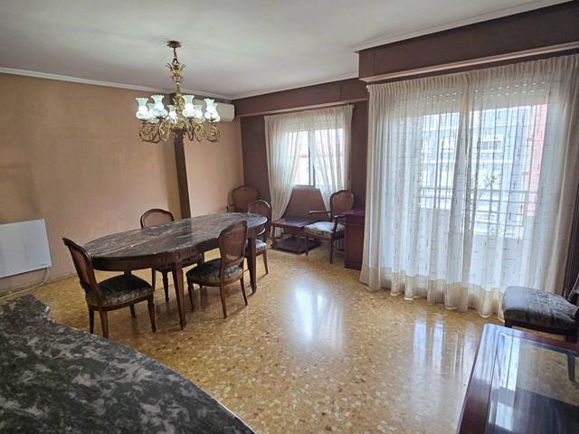 Venta de un amplio piso en València Capital photo 0