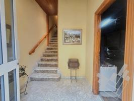 ¡Oportunidad única! Amplia casa de 3 plantas en venta photo 0
