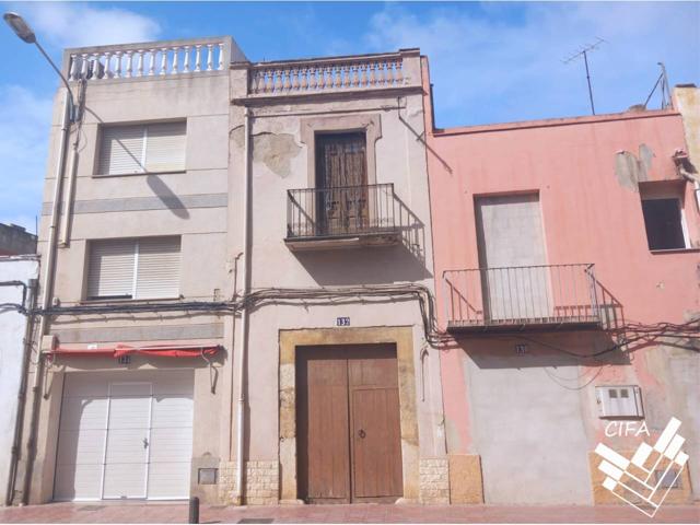 Edificio en venta en Nucli Urbà photo 0