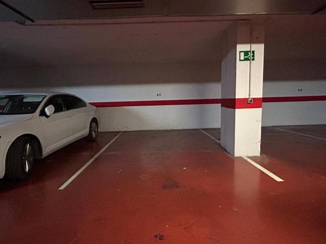 VENTA DE AMPLIAS PLAZAS PARKING AL LADO DEL PARQUE photo 0