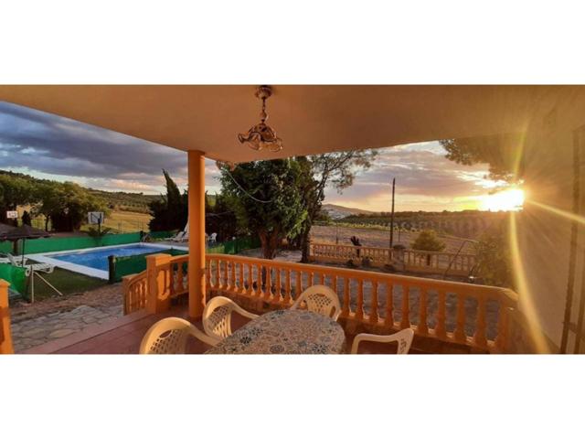 VENTA DE CHALET DE ENSUEÑO A UN PASO DE BAENA!! photo 0