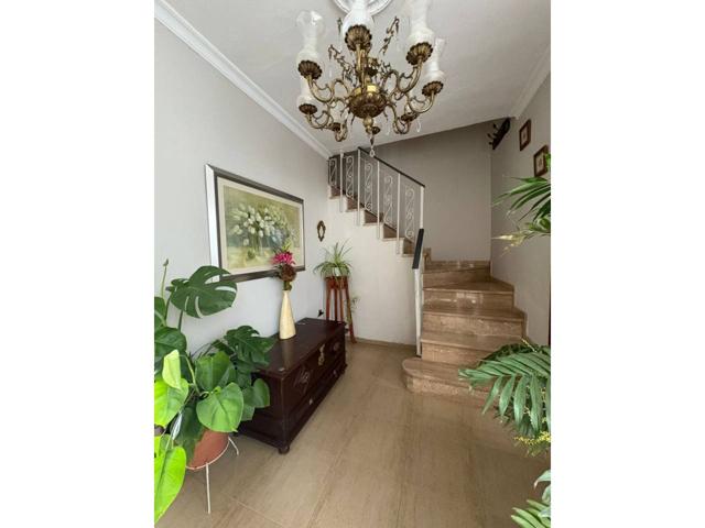 PRECIOSA CASA EN VENTA CON COCHERA A UN PASO DEL LLANO photo 0