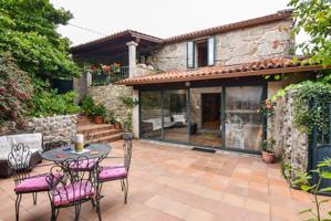 Casa rural de piedra, en finca de cerca de 8 mil metros, atravesada por un río photo 0