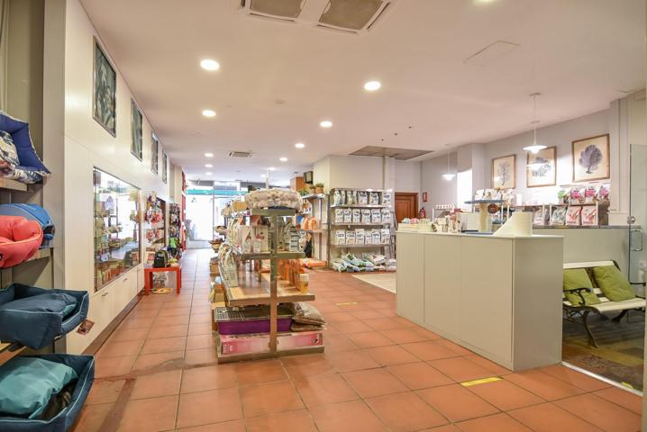 Amplio local comercial en el centro de A Coruña photo 0