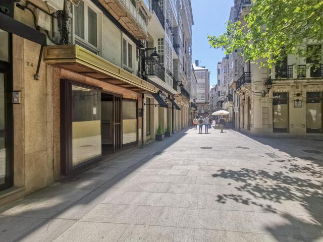 Bajo con gran escaparate en el centro photo 0