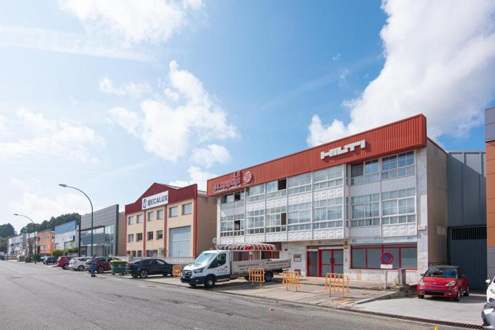 Nave de tres plantas, de más de 2 mil metros cuadrados, en Pocomaco photo 0