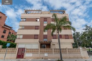 Apartamento premium de 109 m2, 3 dormitorios, 2 baños, terraza con vistas y garaje en Playa Granada photo 0