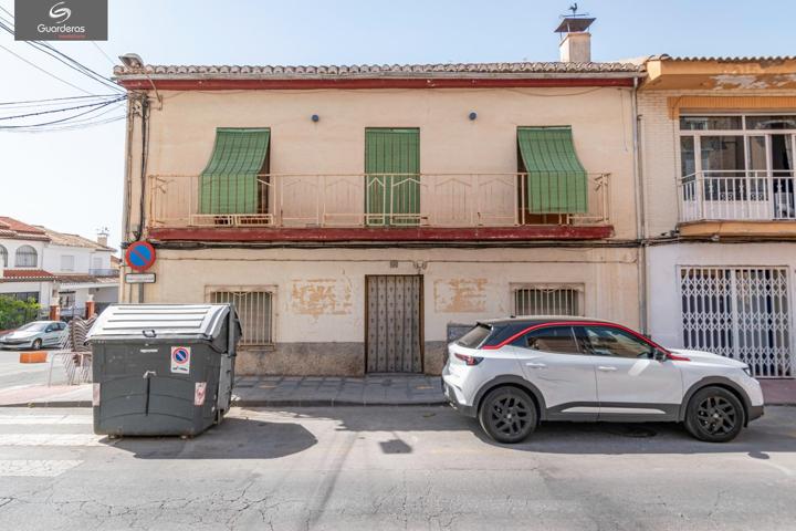 Casa en esquina en el centro de La Zubia photo 0