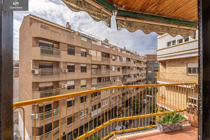 Precioso piso de 173 m2 con de 5 habitaciones, 2 salones, terraza, garaje, junto a Plaza de Gracia photo 0