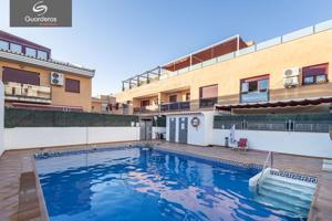 ARMILLA-JUNTO PARADA DE METRO. 3DORMITORIOS,2 BAÑOS, GARAJE,TRASTERO Y PISCINA. photo 0