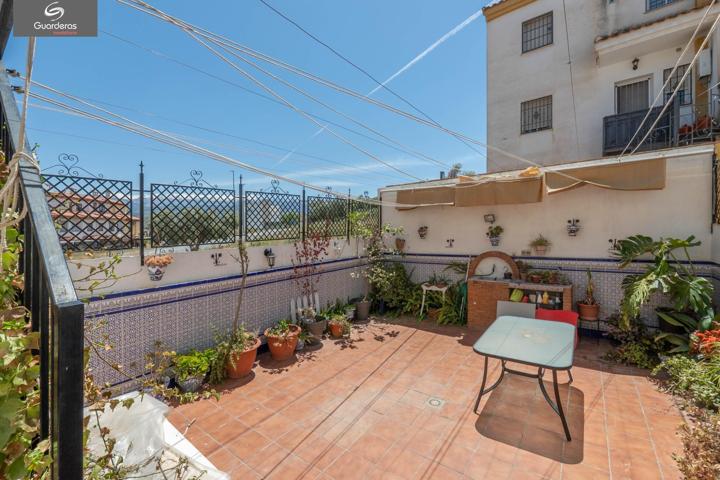 Preciosa casa de 3 dormitorios, 2 baños, aseo y patio de 70 m2 en Loma Linda (Ogíjares) photo 0
