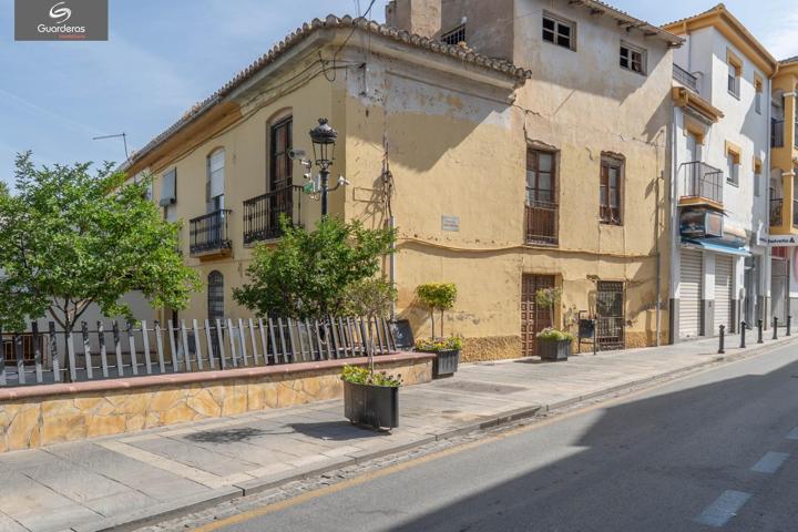 Casa de tres plantas con 288 m2 a reformar frente al Ayuntamiento de Ogíjares photo 0